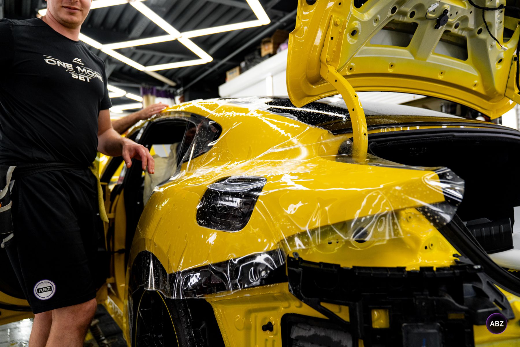 Оклейка пленкой Xiaomi SU7: когда цвет важнее всего 6 Фото Оклейка пленкой Xiaomi SU7: когда цвет важнее всего