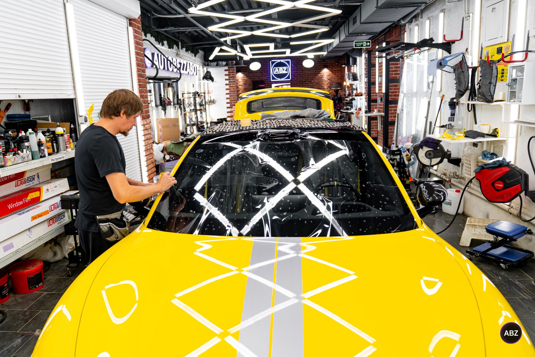 Оклейка пленкой Xiaomi SU7: когда цвет важнее всего 7 Фото Оклейка пленкой Xiaomi SU7: когда цвет важнее всего