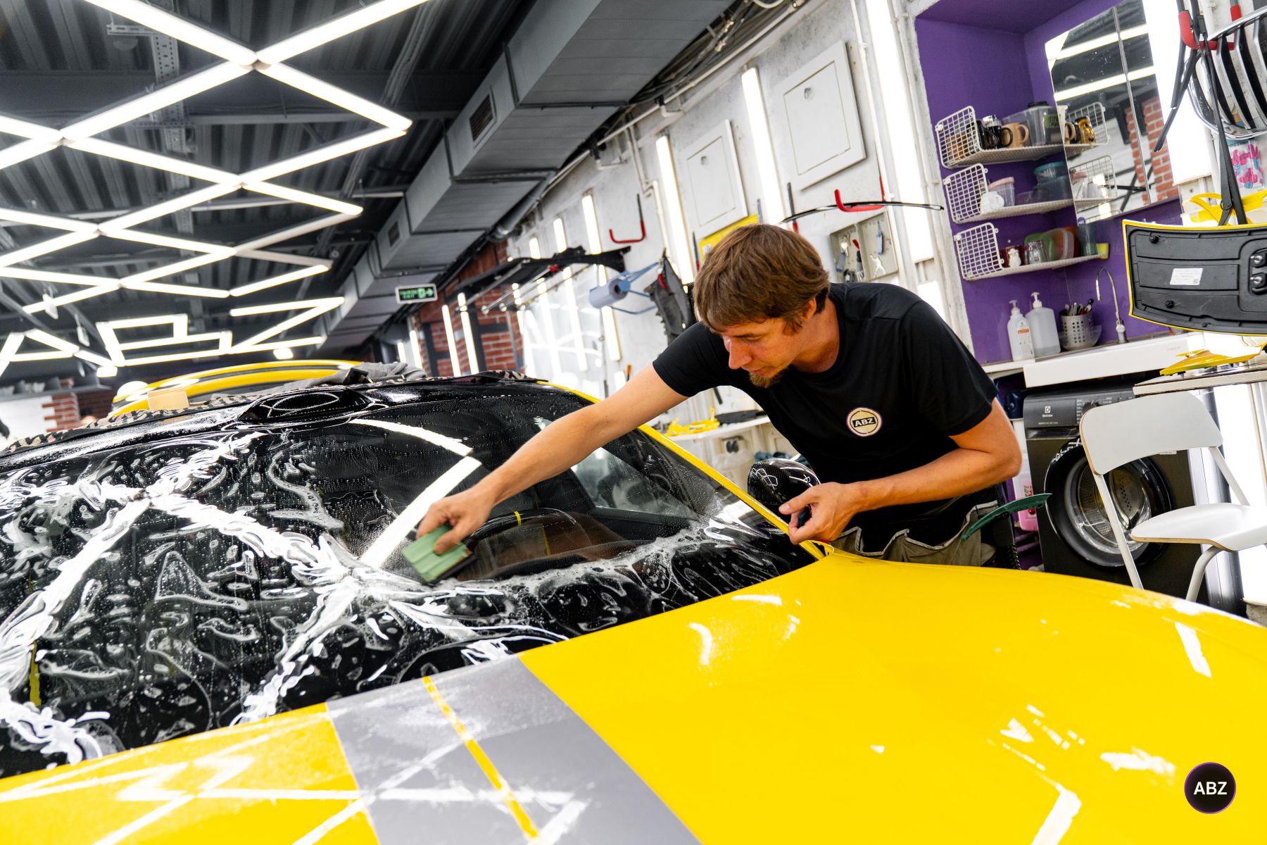 Оклейка пленкой Xiaomi SU7: когда цвет важнее всего 8 Фото Оклейка пленкой Xiaomi SU7: когда цвет важнее всего