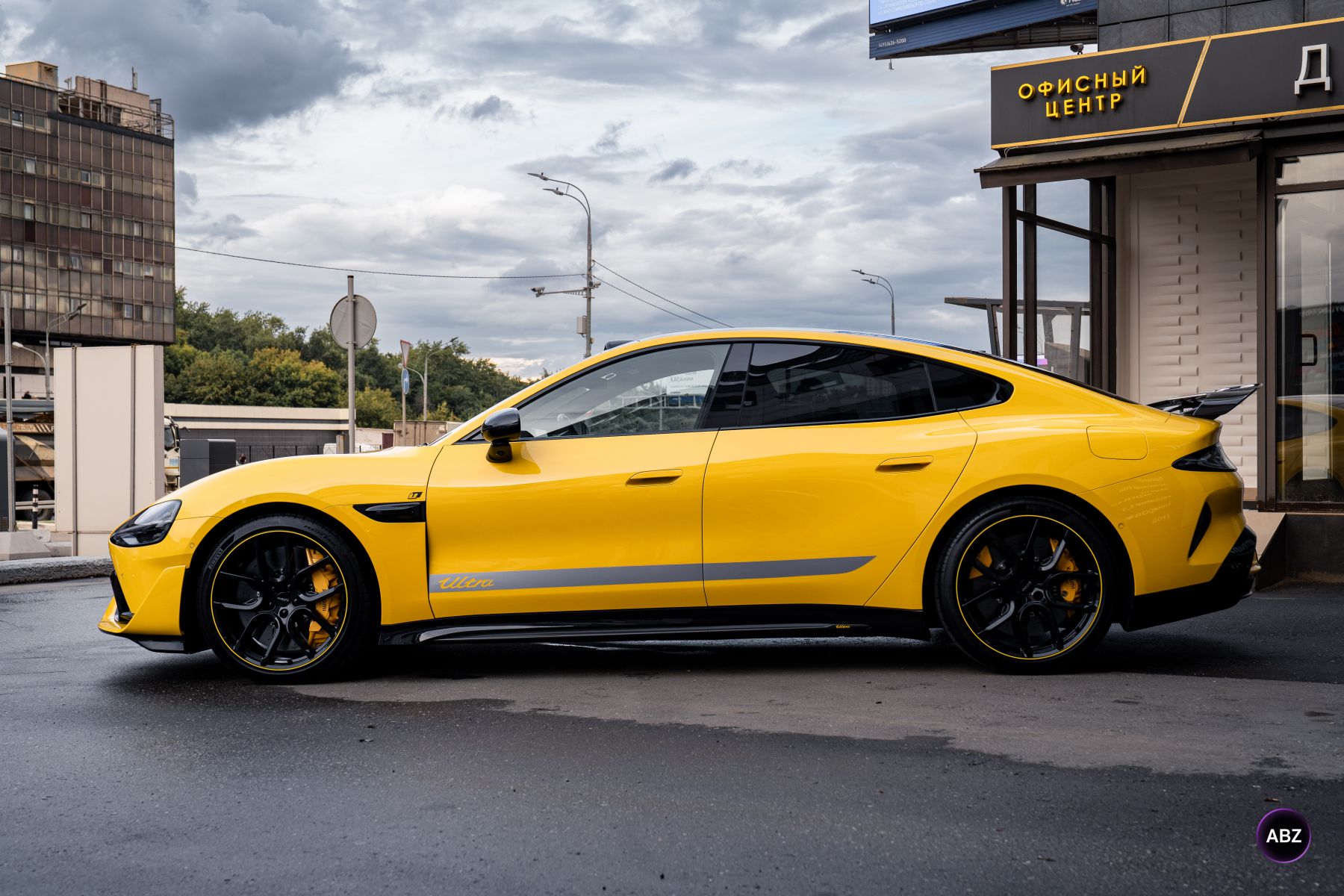 Оклейка пленкой Xiaomi SU7: когда цвет важнее всего 12 Фото Оклейка пленкой Xiaomi SU7: когда цвет важнее всего