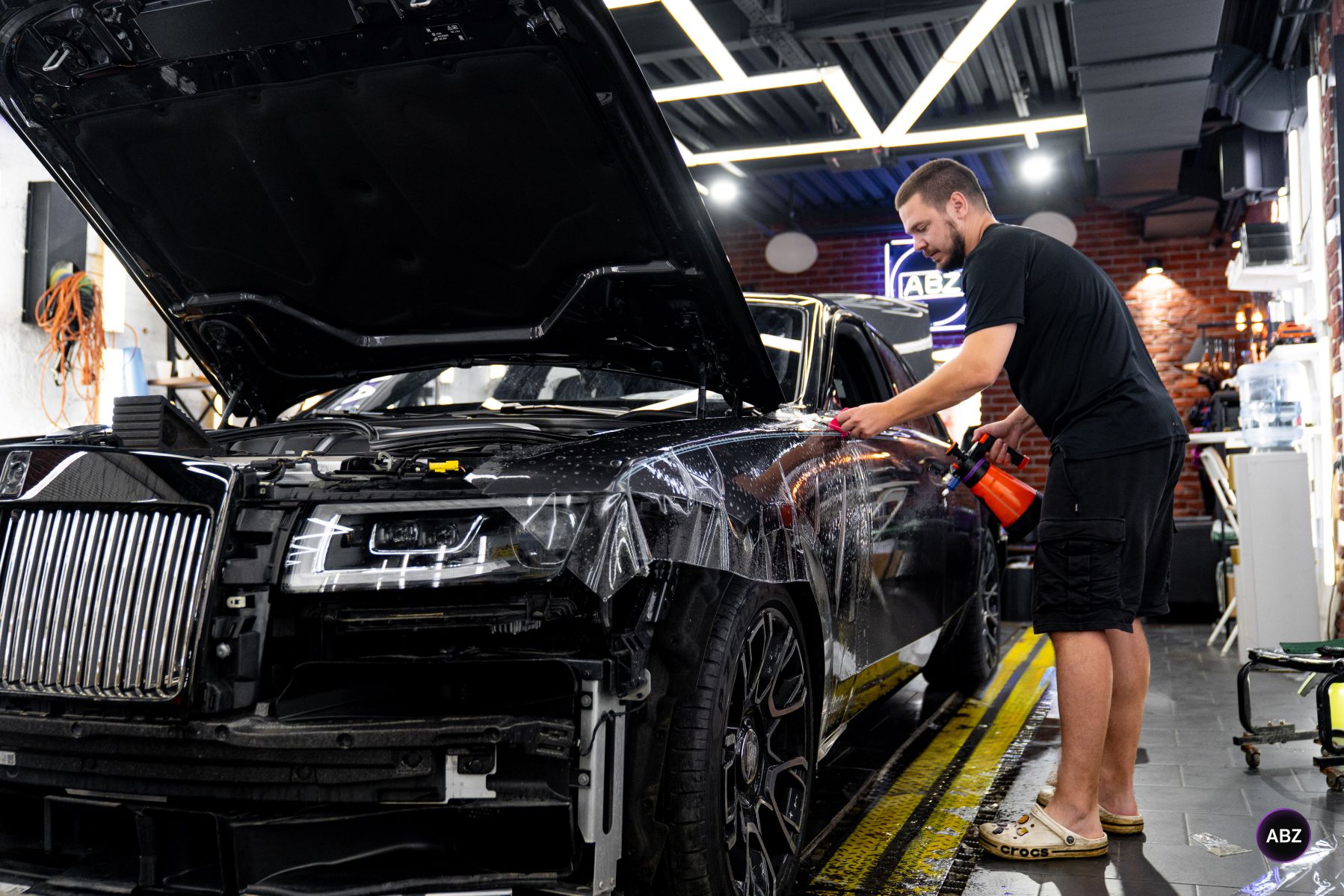 Rolls-Royce Ghost — когда внимание к деталям важнее внешних эффектов 5 Фото Rolls-Royce Ghost — когда внимание к деталям важнее внешних эффектов