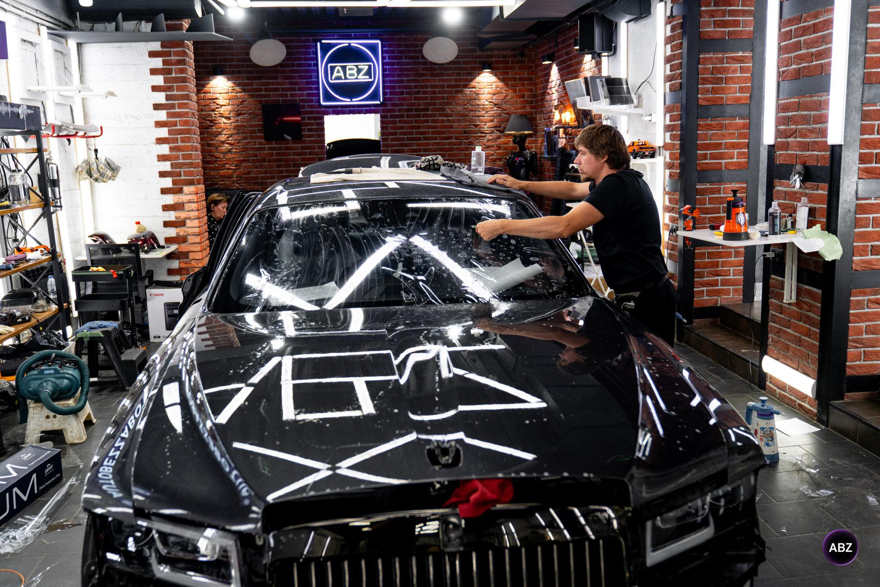 Rolls-Royce Ghost — когда внимание к деталям важнее внешних эффектов 9 Фото Rolls-Royce Ghost — когда внимание к деталям важнее внешних эффектов