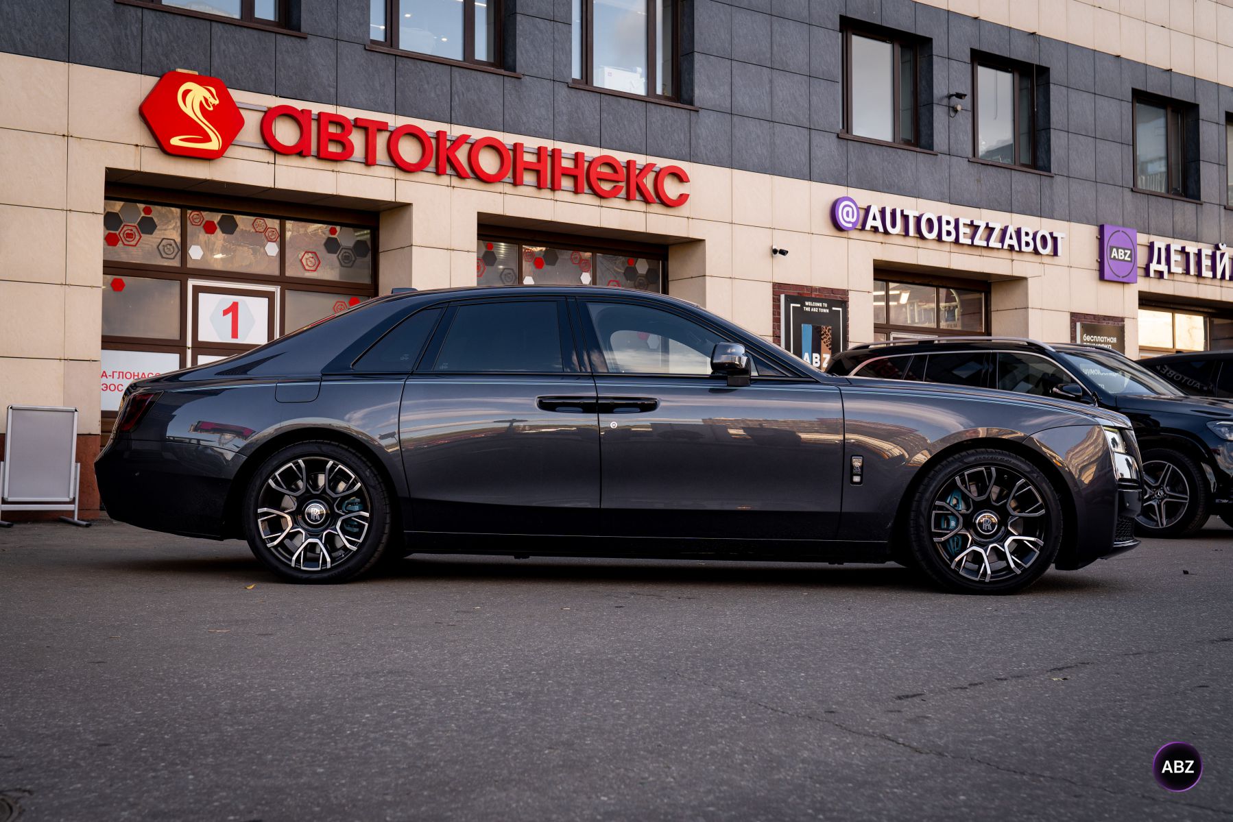 Rolls-Royce Ghost — когда внимание к деталям важнее внешних эффектов 11 Фото Rolls-Royce Ghost — когда внимание к деталям важнее внешних эффектов
