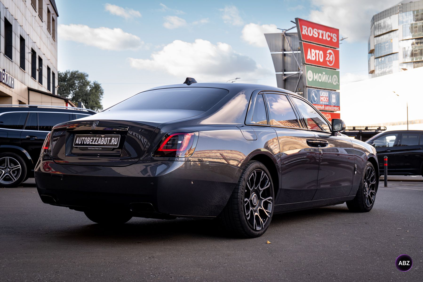 Rolls-Royce Ghost — когда внимание к деталям важнее внешних эффектов 12 Фото Rolls-Royce Ghost — когда внимание к деталям важнее внешних эффектов