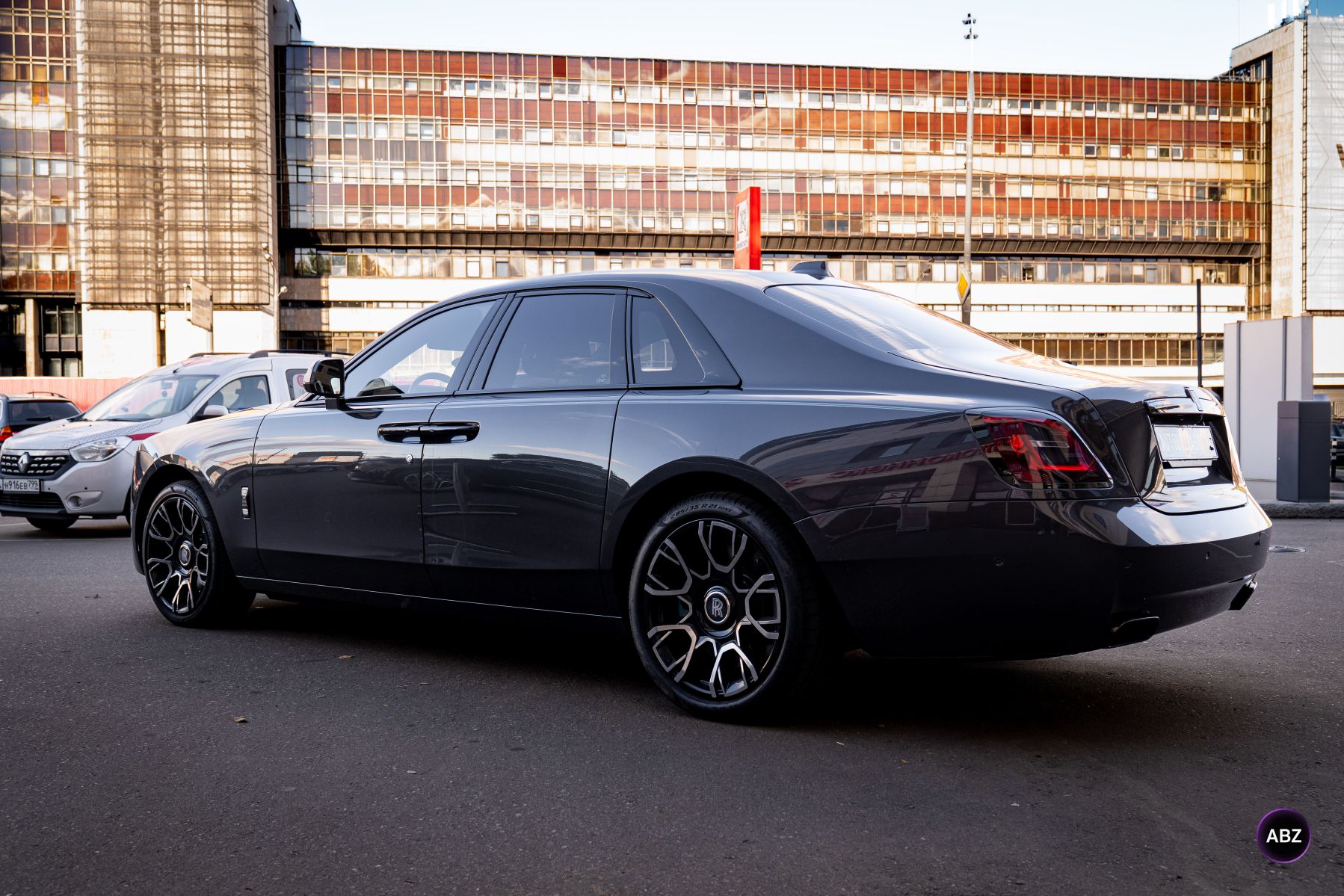Rolls-Royce Ghost — когда внимание к деталям важнее внешних эффектов 3 Фото Rolls-Royce Ghost — когда внимание к деталям важнее внешних эффектов
