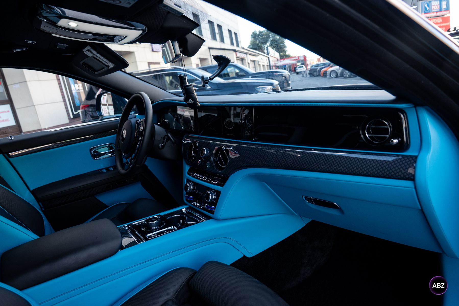 Rolls-Royce Ghost — когда внимание к деталям важнее внешних эффектов 18 Фото Rolls-Royce Ghost — когда внимание к деталям важнее внешних эффектов