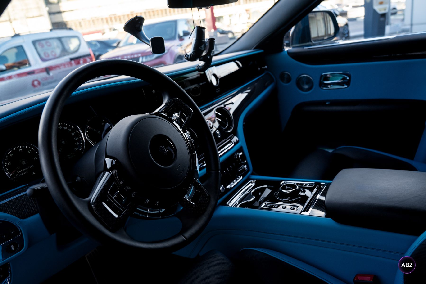 Rolls-Royce Ghost — когда внимание к деталям важнее внешних эффектов 21 Фото Rolls-Royce Ghost — когда внимание к деталям важнее внешних эффектов