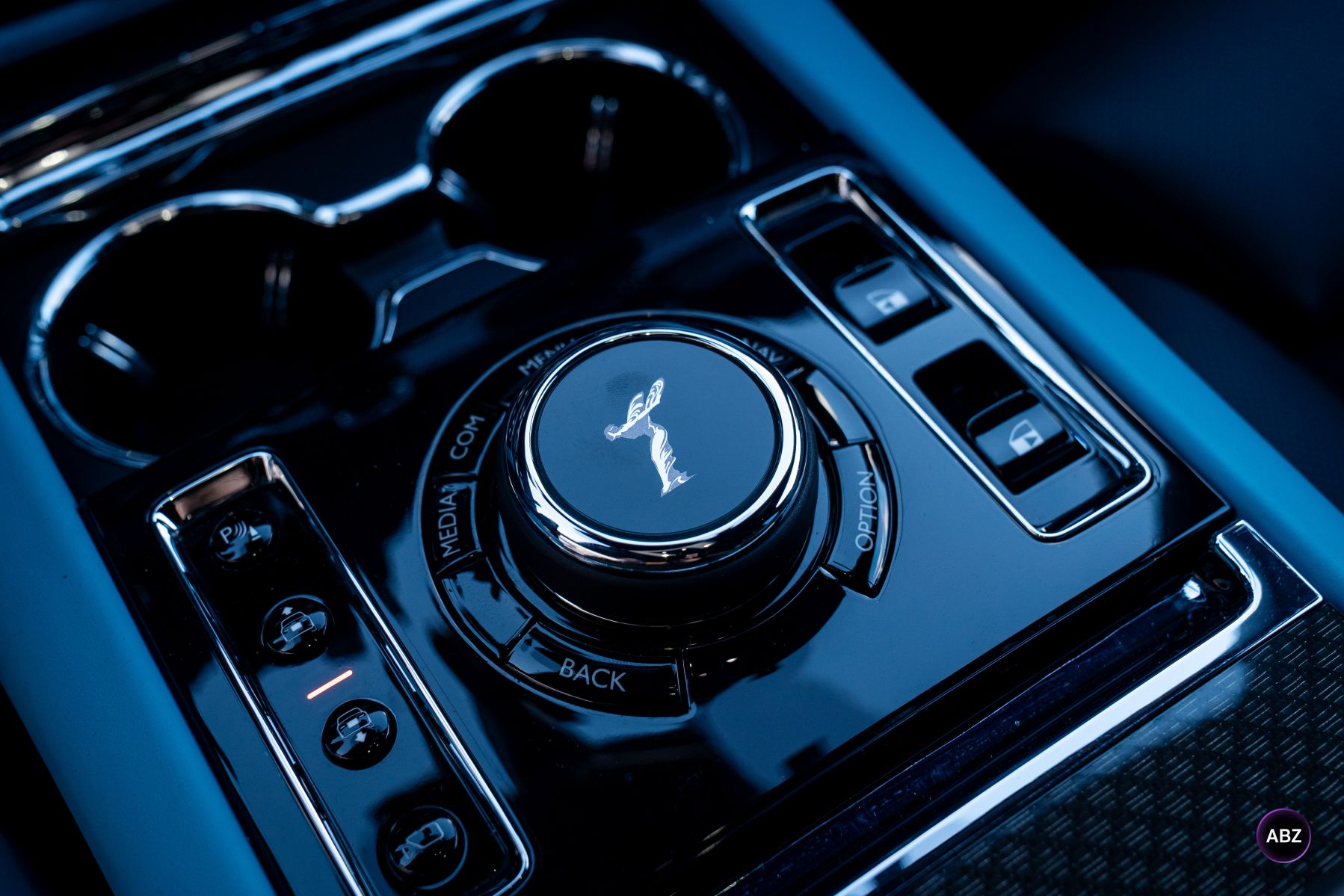 Rolls-Royce Ghost — когда внимание к деталям важнее внешних эффектов 23 Фото Rolls-Royce Ghost — когда внимание к деталям важнее внешних эффектов