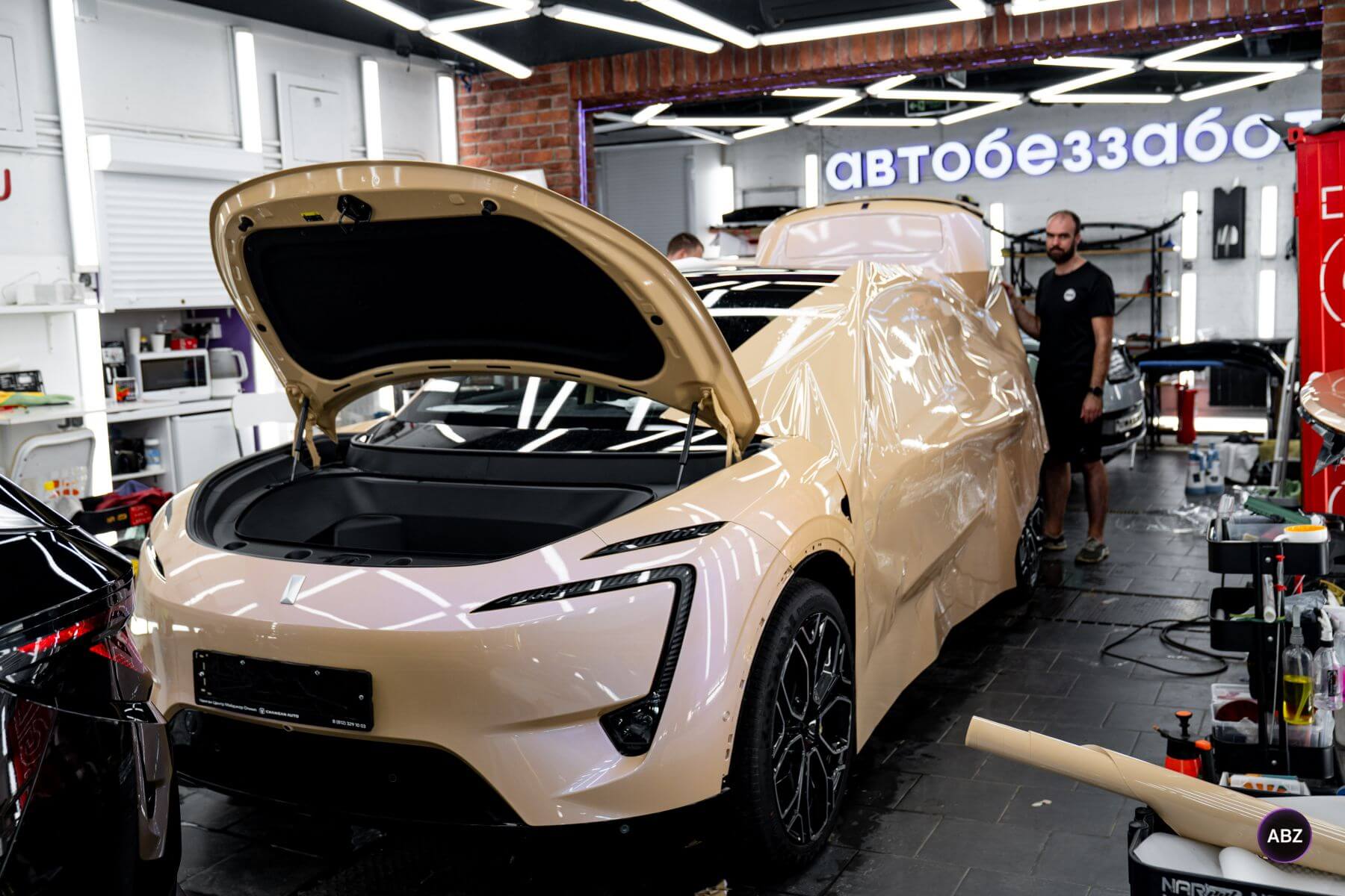 Смена цвета Avatr 11 без покраски — спокойный стиль и защита 76 Фото Смена цвета Avatr 11 без покраски — спокойный стиль и защита