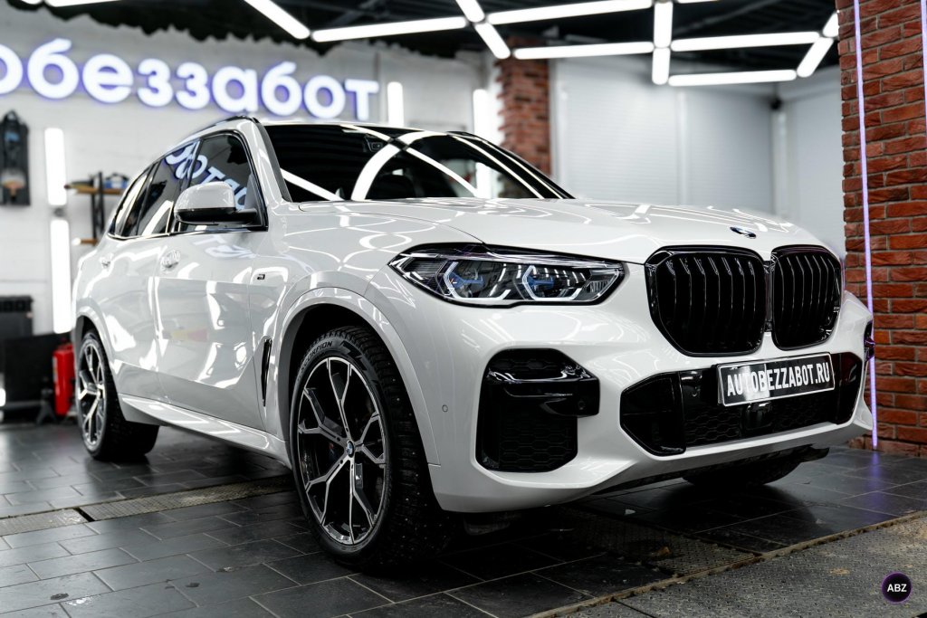 Оклейка BMW X5 плёнкой: гид по защите 1 оклейка BMW X5 плёнкой — BMW X5 Белый