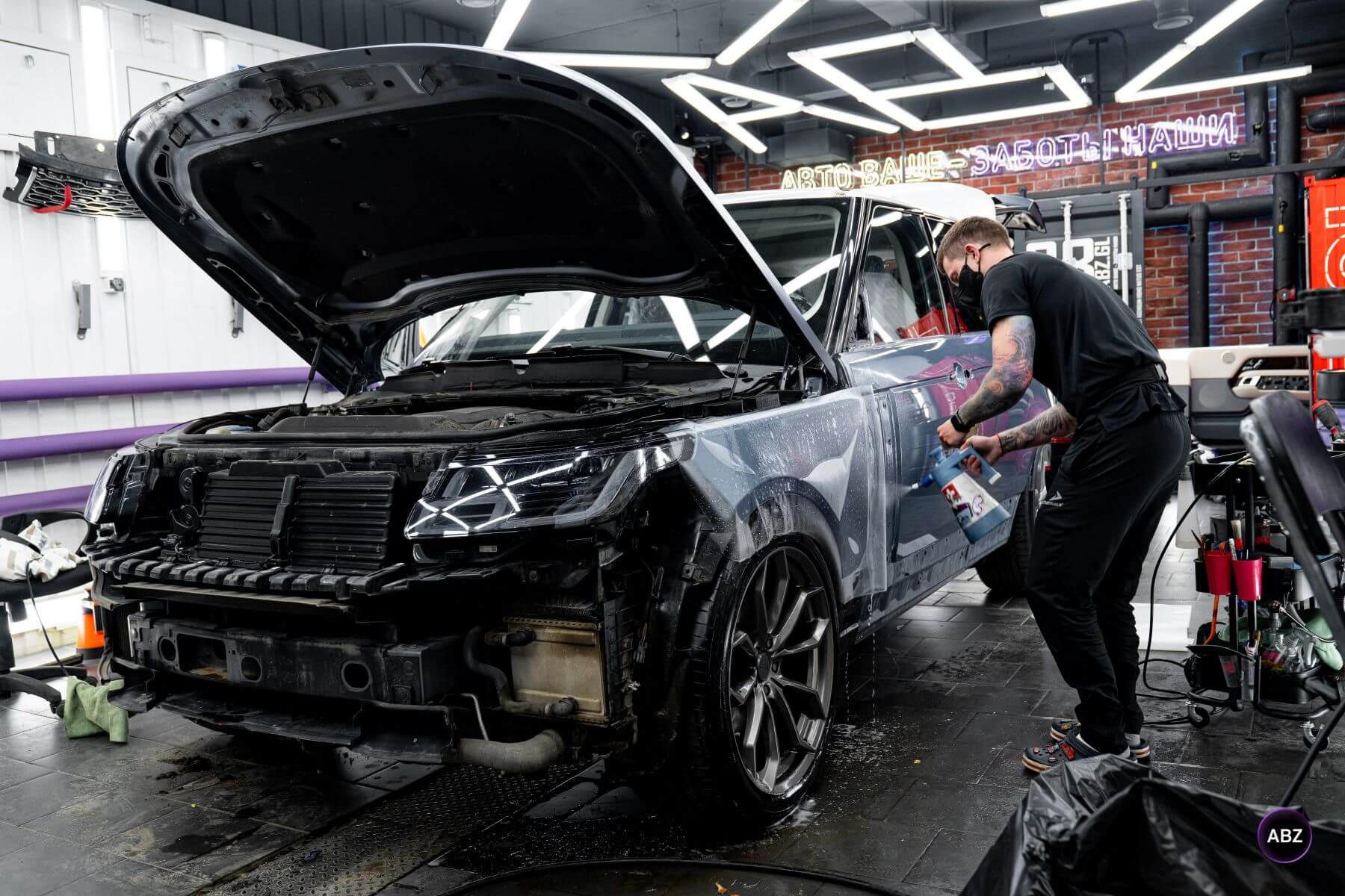 Оклейка Range Rover Vogue SE матовым полиуретаном: новый взгляд на привычный цвет 4 Фото Оклейка Range Rover Vogue SE матовым полиуретаном: новый взгляд на привычный цвет