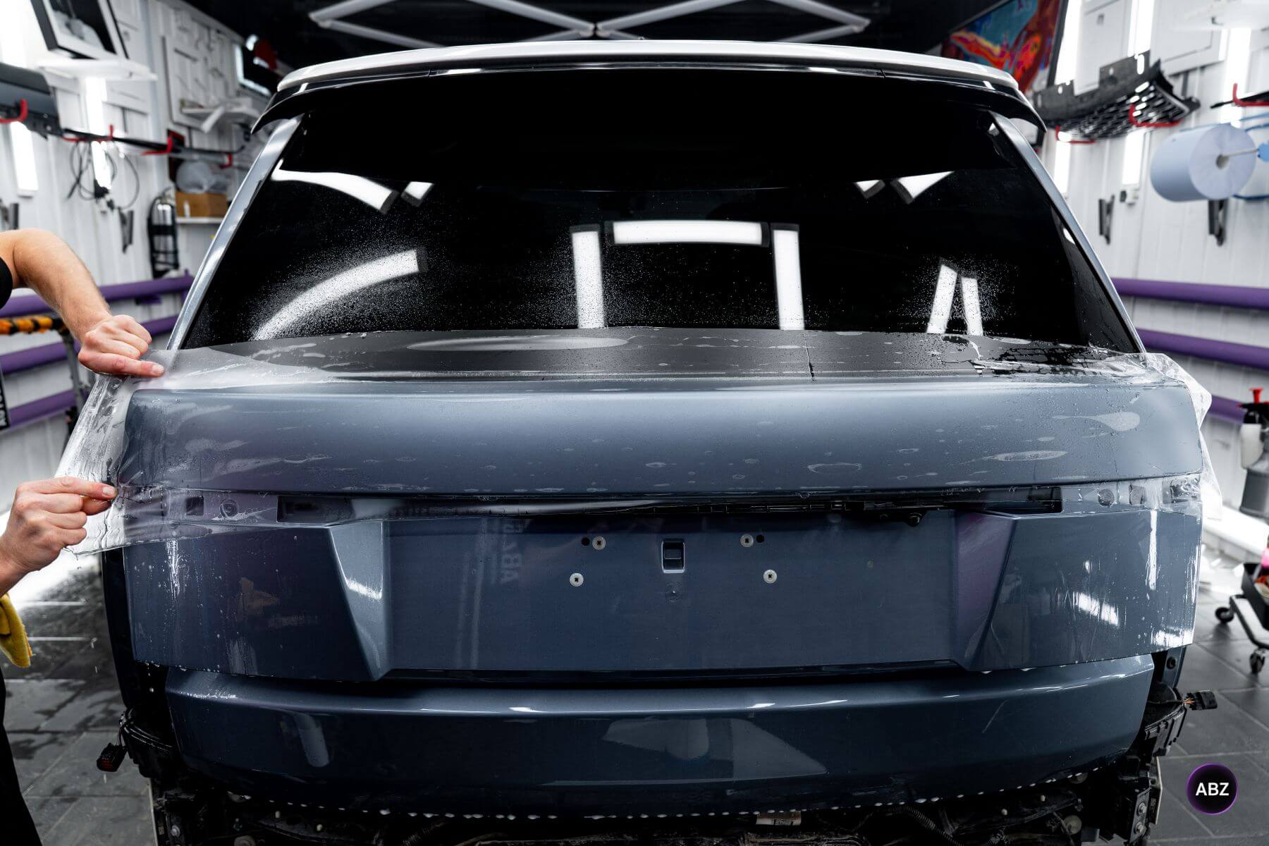 Оклейка Range Rover Vogue SE матовым полиуретаном: новый взгляд на привычный цвет 5 Фото Оклейка Range Rover Vogue SE матовым полиуретаном: новый взгляд на привычный цвет