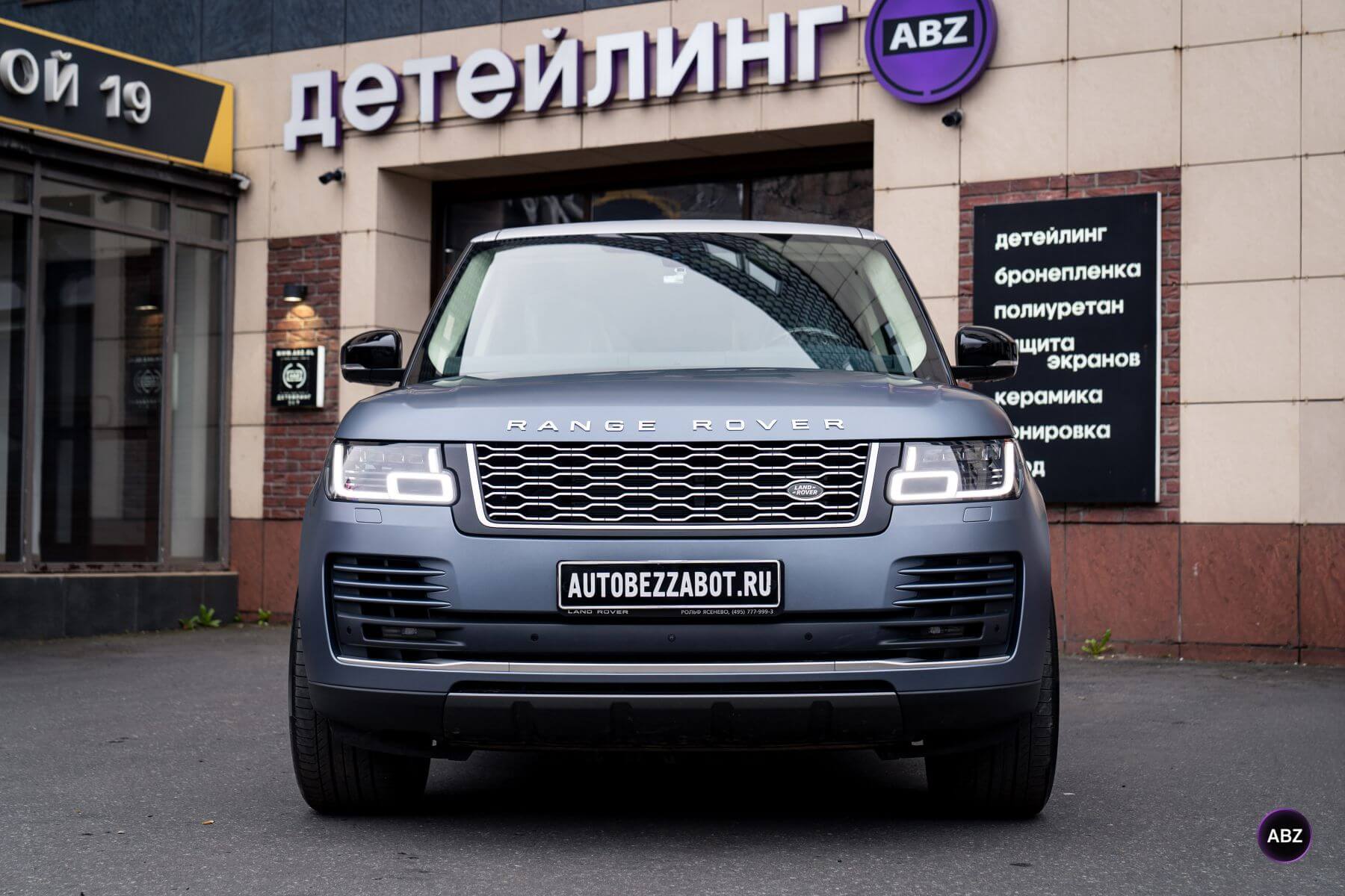 Оклейка Range Rover Vogue SE матовым полиуретаном: новый взгляд на привычный цвет 17 Фото Оклейка Range Rover Vogue SE матовым полиуретаном: новый взгляд на привычный цвет