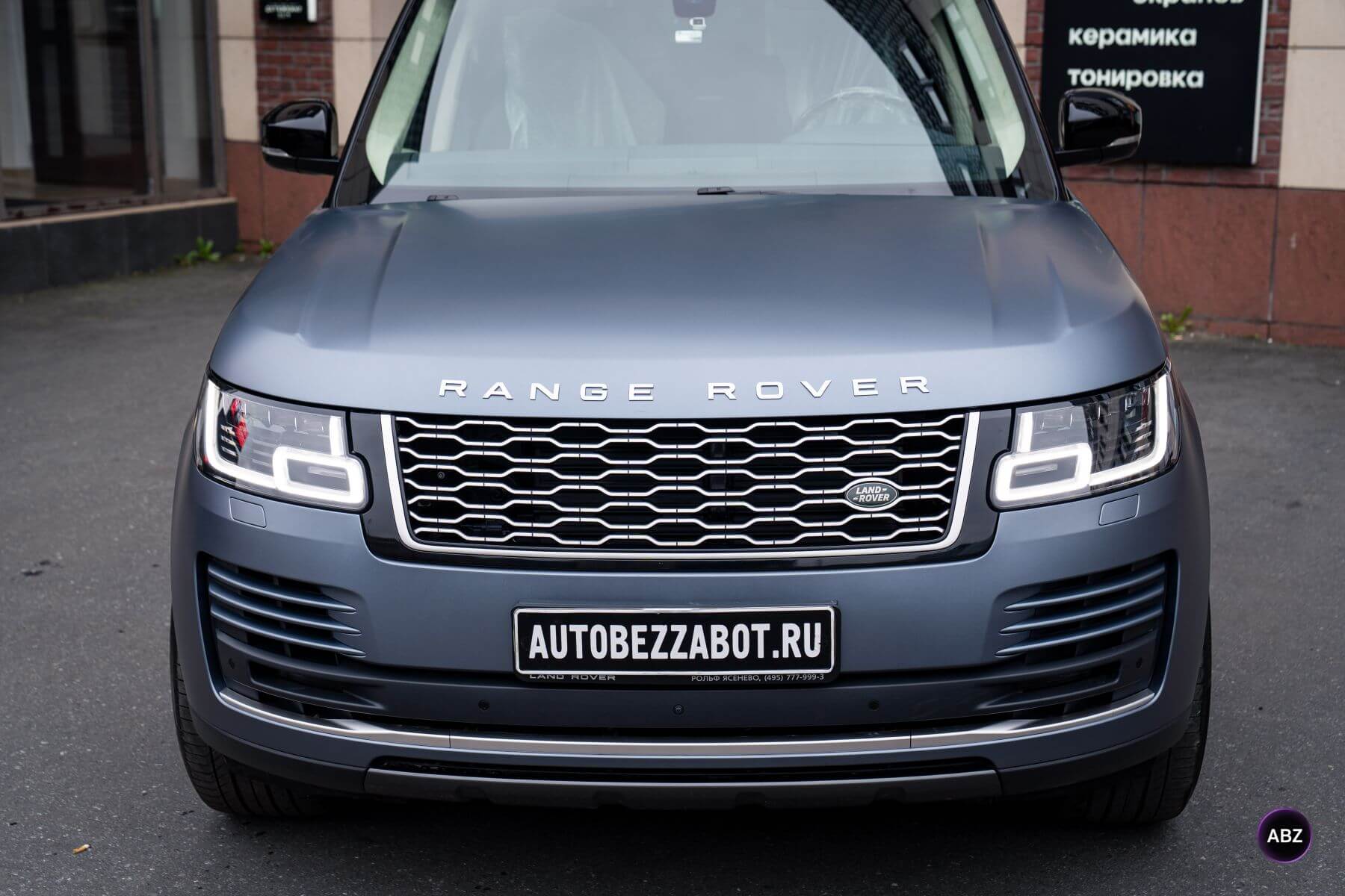 Оклейка Range Rover Vogue SE матовым полиуретаном: новый взгляд на привычный цвет 12 Фото Оклейка Range Rover Vogue SE матовым полиуретаном: новый взгляд на привычный цвет