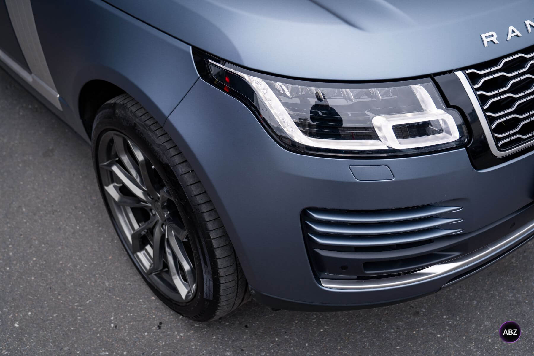Оклейка Range Rover Vogue SE матовым полиуретаном: новый взгляд на привычный цвет 11 Фото Оклейка Range Rover Vogue SE матовым полиуретаном: новый взгляд на привычный цвет