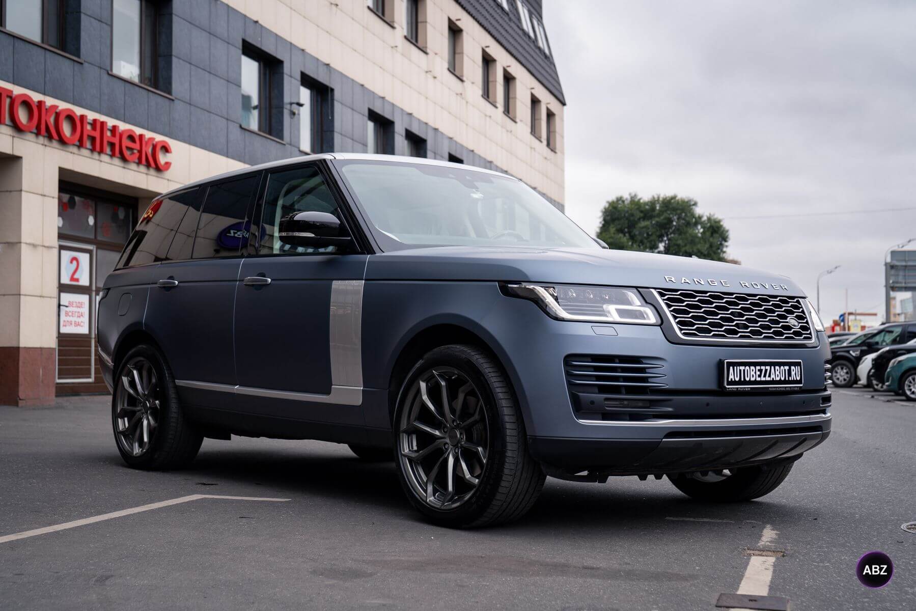Оклейка Range Rover Vogue SE матовым полиуретаном: новый взгляд на привычный цвет 18 Фото Оклейка Range Rover Vogue SE матовым полиуретаном: новый взгляд на привычный цвет