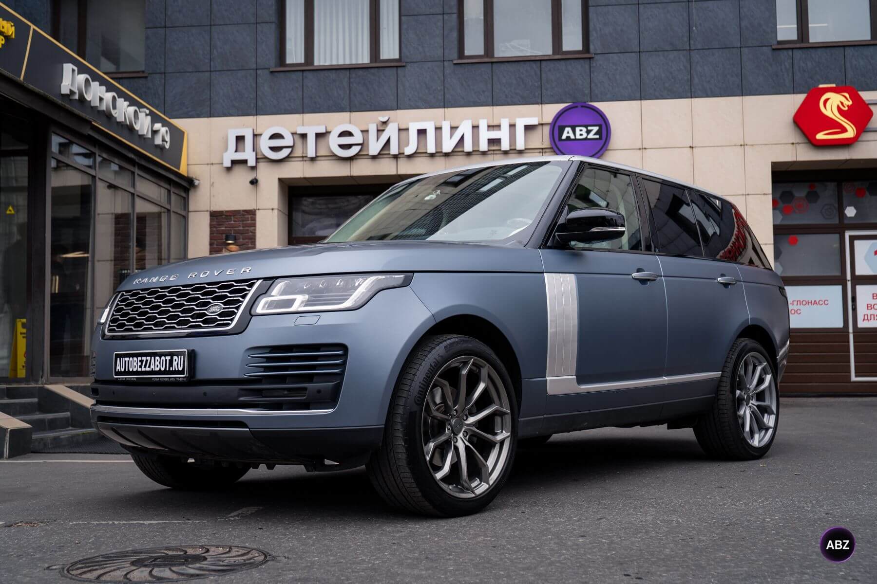 Оклейка Range Rover Vogue SE матовым полиуретаном: новый взгляд на привычный цвет 13 Фото Оклейка Range Rover Vogue SE матовым полиуретаном: новый взгляд на привычный цвет