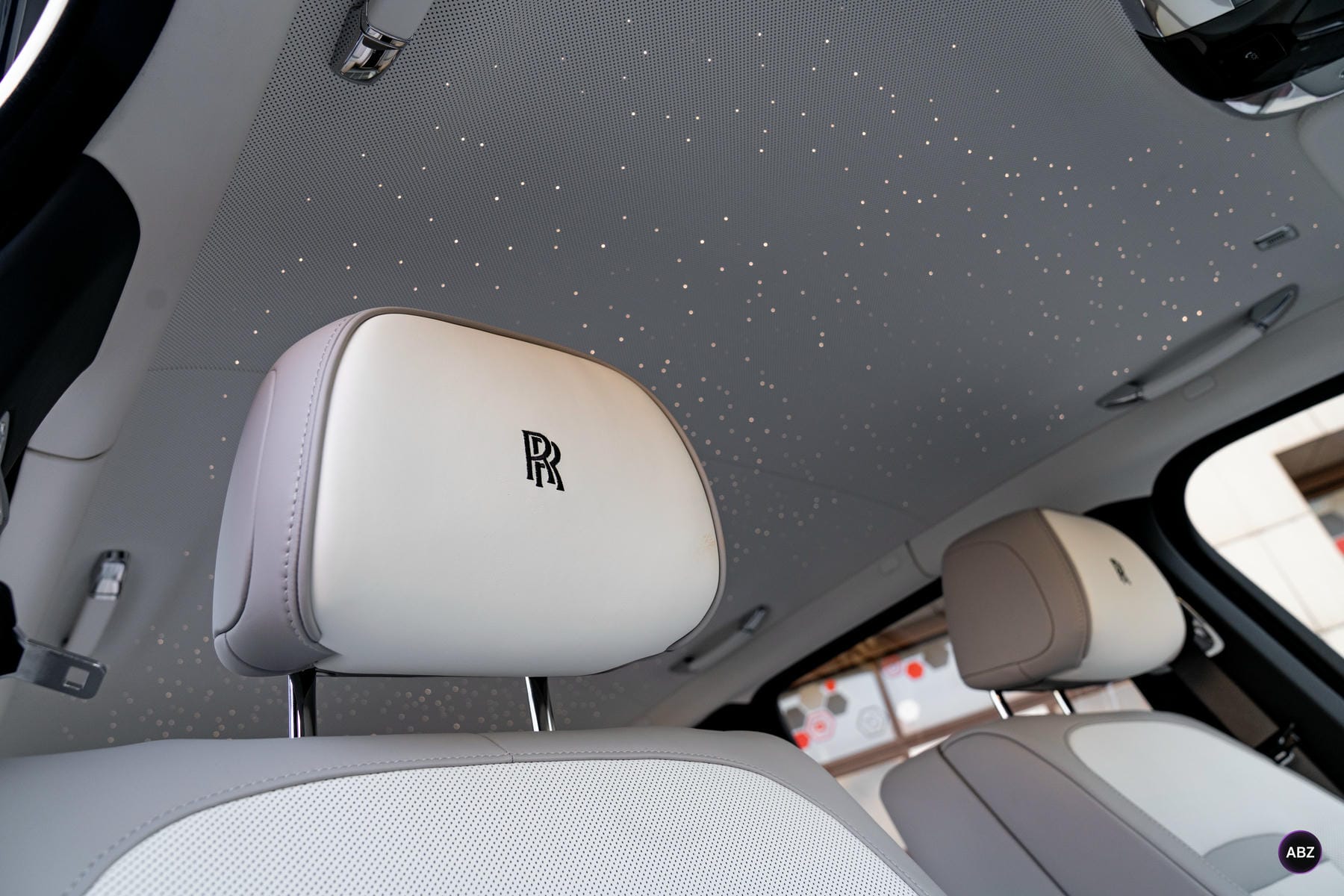 Что мы сделали с трёхтонным белым Rolls-Royce Cullinan 11 Фото Что мы сделали с трёхтонным белым Rolls-Royce Cullinan