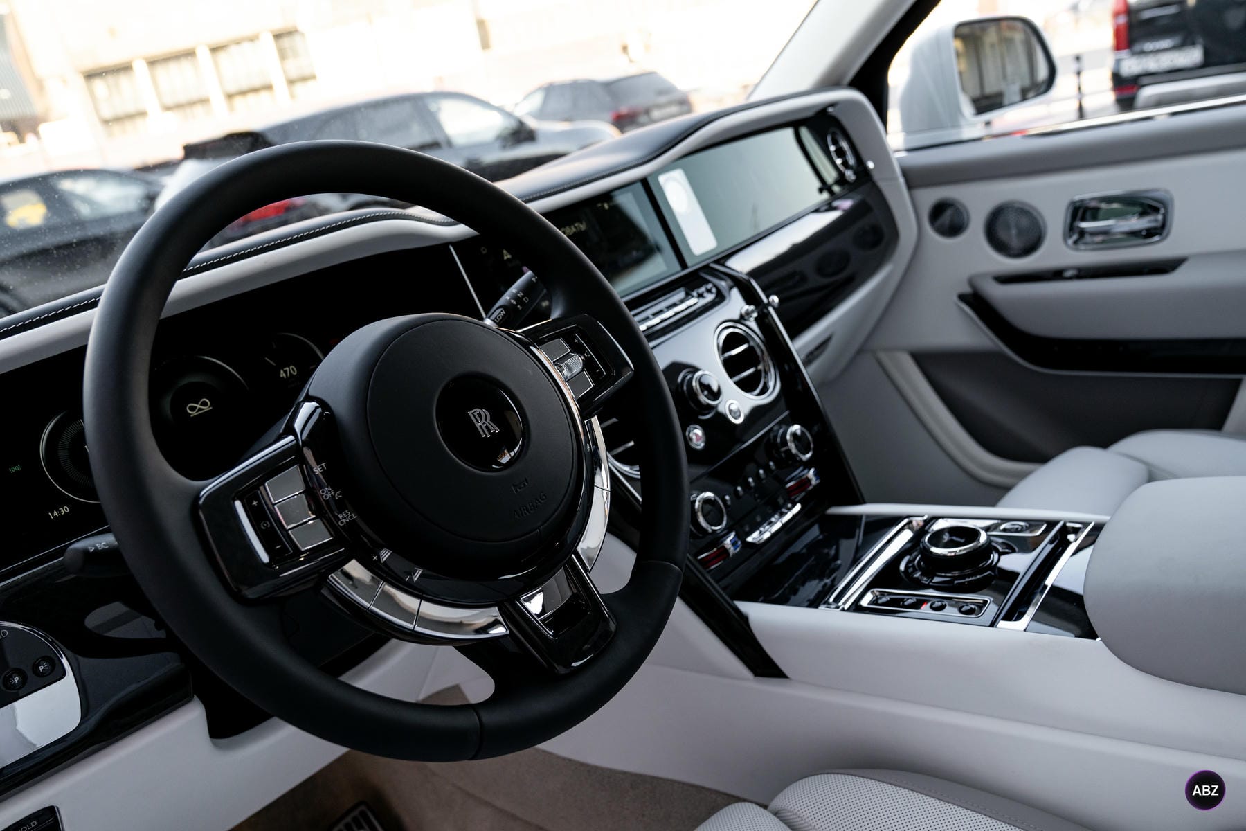 Что мы сделали с трёхтонным белым Rolls-Royce Cullinan 9 Фото Что мы сделали с трёхтонным белым Rolls-Royce Cullinan