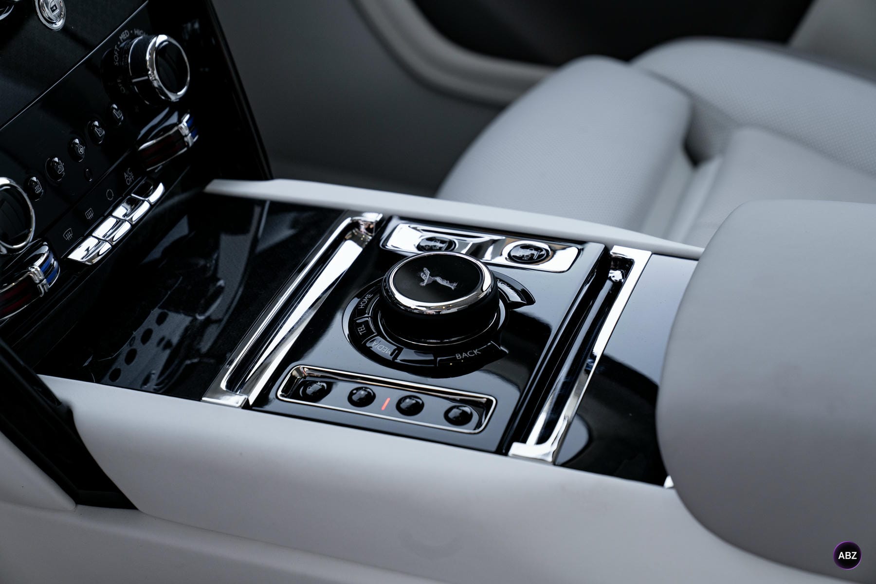 Что мы сделали с трёхтонным белым Rolls-Royce Cullinan 10 Фото Что мы сделали с трёхтонным белым Rolls-Royce Cullinan