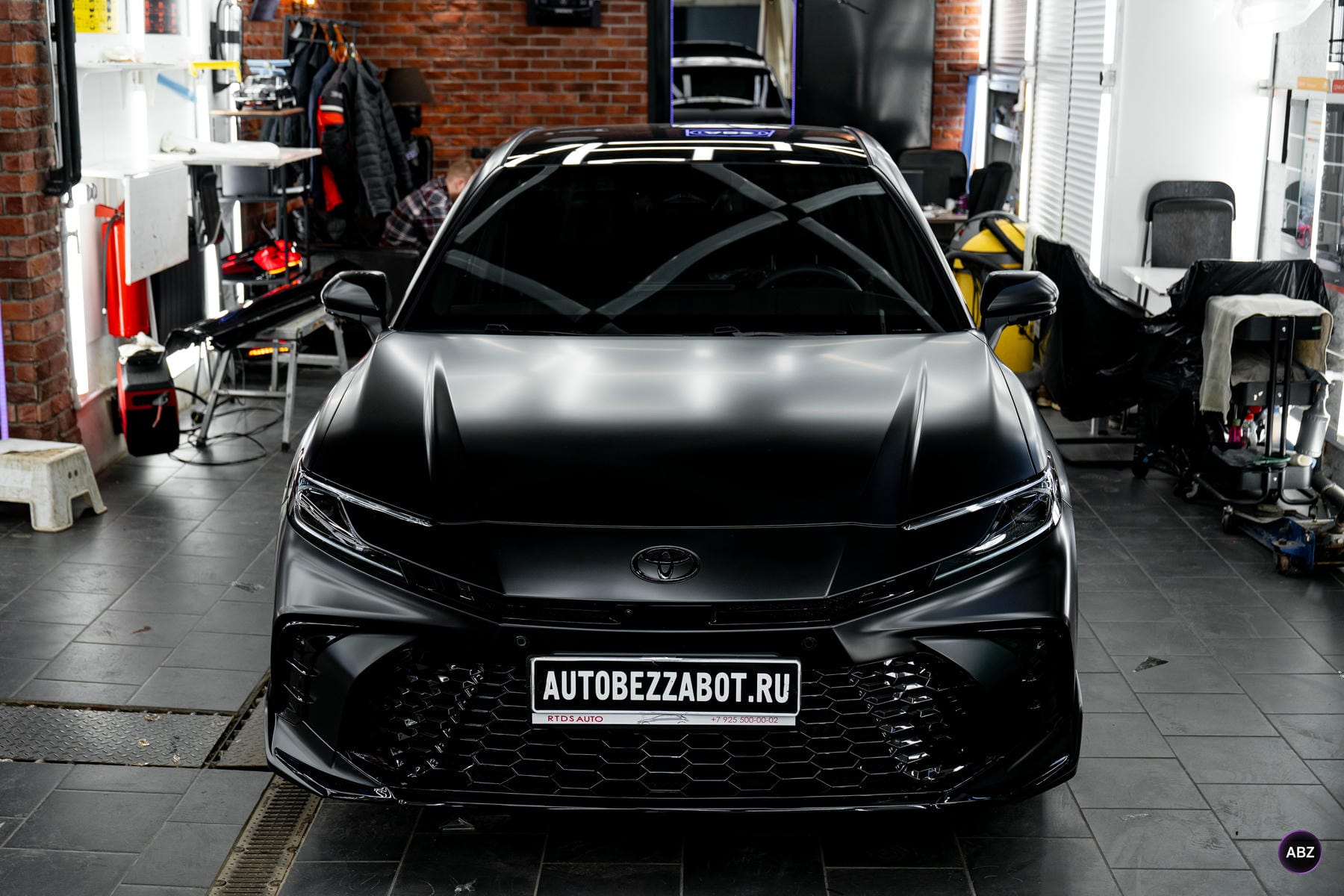 Как сделать обычную Toyota Camry стильной и защищенной 1 Фото Как сделать обычную Toyota Camry стильной и защищенной