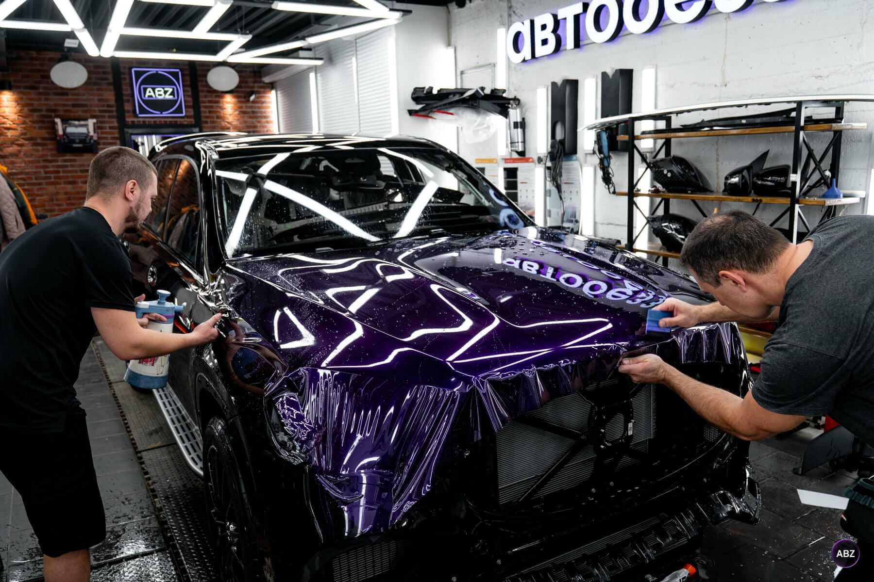 Оклейка авто цветной полиуретановой пленкой: Mercedes-Benz GLS в Super Purple 2 Фото Оклейка авто цветной полиуретановой пленкой: Mercedes-Benz GLS в Super Purple