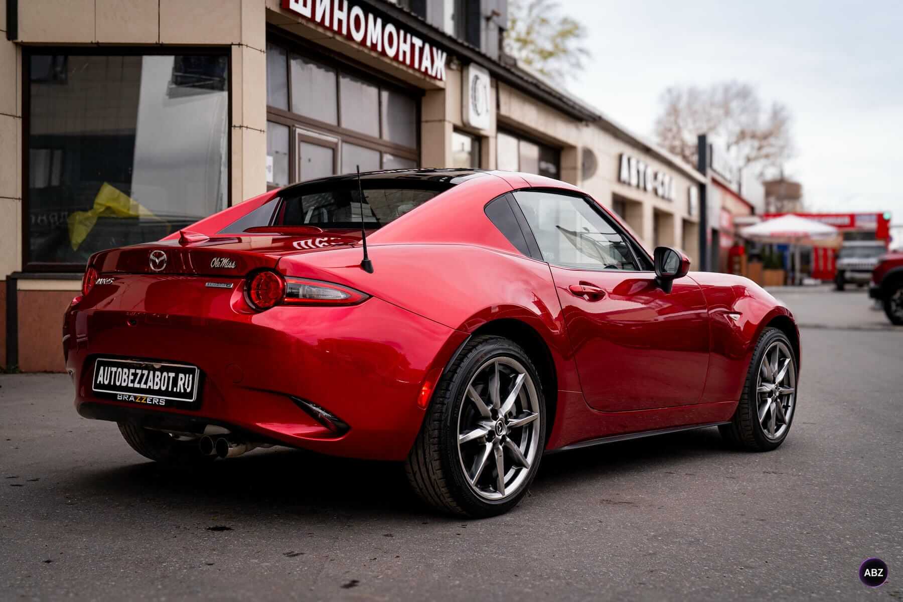 Оклейка автомобиля полиуретановой плёнкой: полная защита кузова Mazda MX-5 2 Фото Оклейка автомобиля полиуретановой плёнкой: полная защита кузова Mazda MX-5