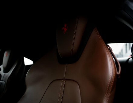 Фото защиты интерьера салона автомобиля Ferrari Roma