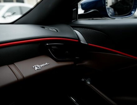 Фото защиты интерьера салона автомобиля Ferrari Roma