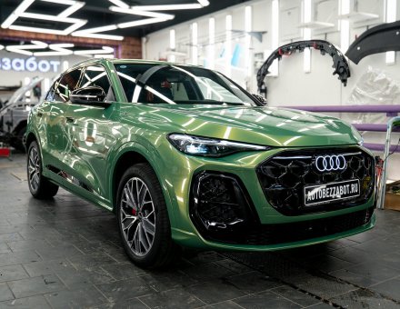 Фото бронирования стекол автомобиля Audi Q5L