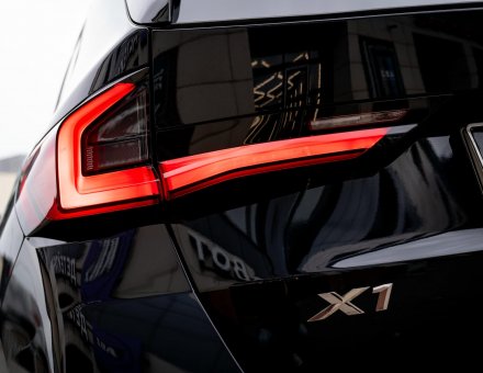 Фото бронирования фар автомобиля BMW X1