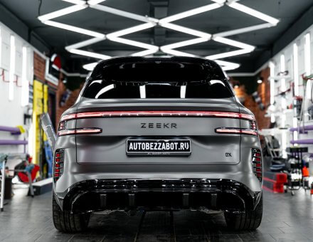 Фото бронирования фар автомобиля Zeekr 8X