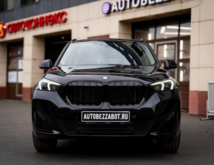 Фото оклейки антигравийной пленкой BMW X1