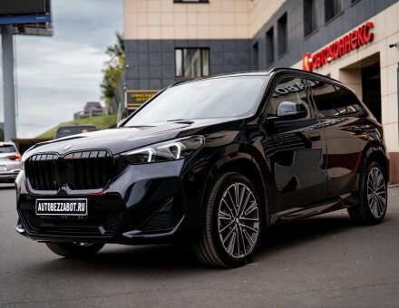 Фото оклейки антигравийной пленкой BMW X1