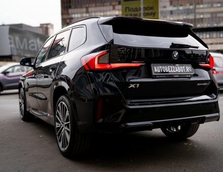 Фото оклейки антигравийной пленкой BMW X1