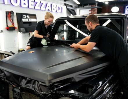 Фото оклейки цветной пленкой Mercedes-Benz G63