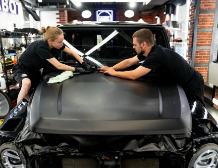Фото оклейки цветной пленкой Mercedes-Benz G63
