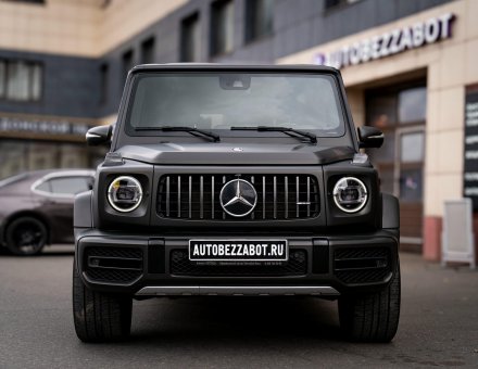 Фото оклейки цветной пленкой Mercedes-Benz G63