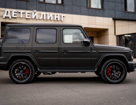 Фото оклейки цветной пленкой Mercedes-Benz G63
