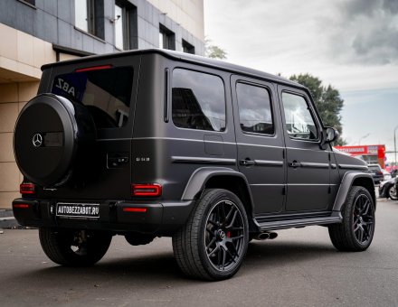Фото оклейки цветной пленкой Mercedes-Benz G63
