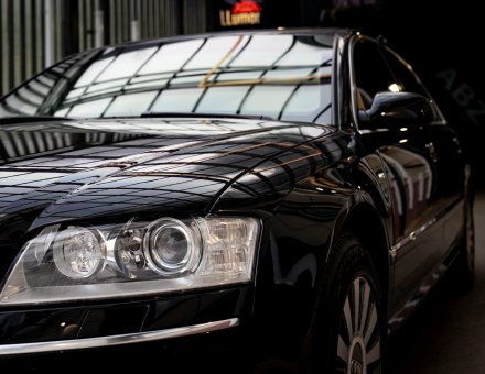 Фото бронирования фар автомобиля Audi A8 L