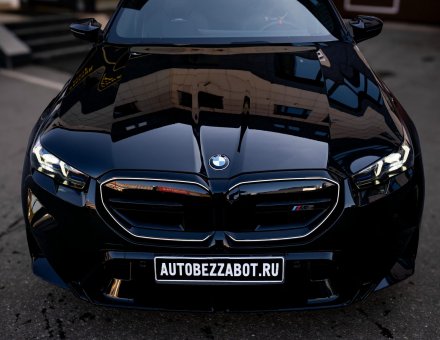 Фото бронирования фар автомобиля BMW M5