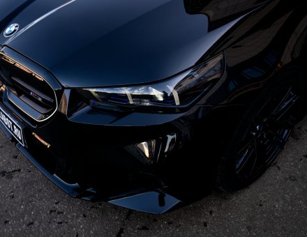 Фото бронирования фар автомобиля BMW M5