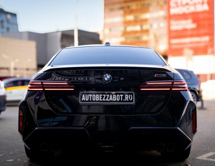 Фото бронирования фар автомобиля BMW M5
