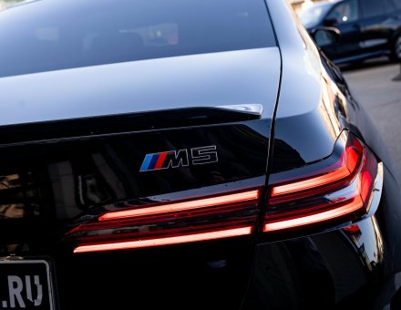 Фото бронирования фар автомобиля BMW M5