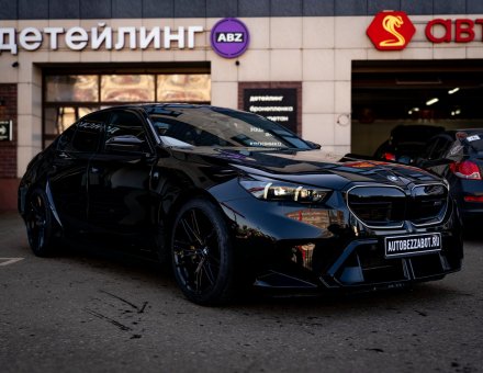Фото бронирования стекол автомобиля BMW M5