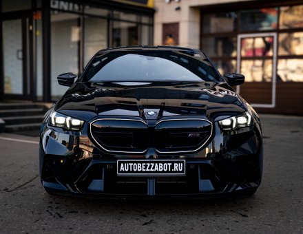 Фото бронирования стекол автомобиля BMW M5