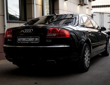Фото оклейки антигравийной пленкой Audi A8 L