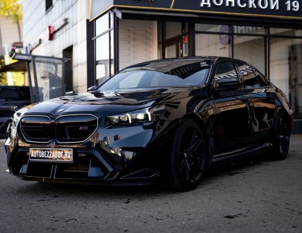 Фото оклейки антигравийной пленкой BMW M5