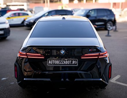 Фото оклейки антигравийной пленкой BMW M5
